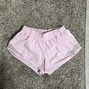 Lululemon hotty hot 2.5” short size 6